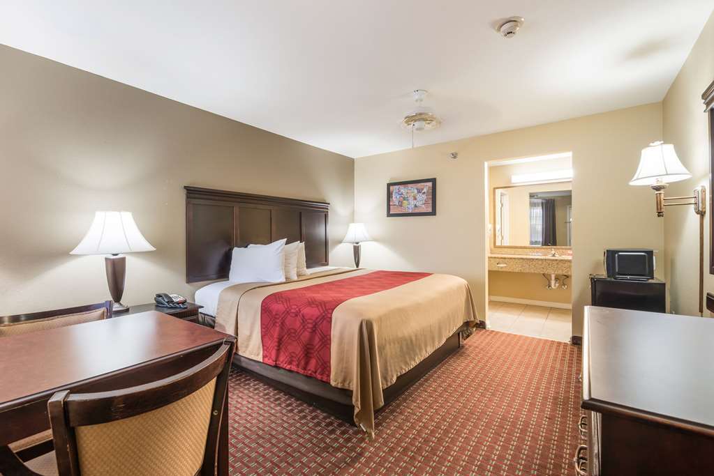 econo lodge inn and suites bryant