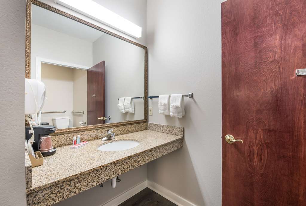 econo lodge inn and suites bryant