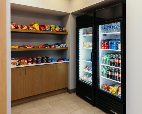 holiday inn express and suites urbandale by ihg