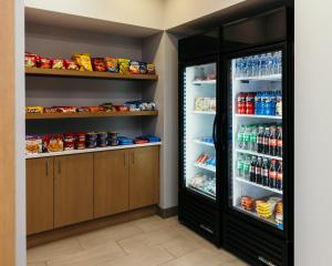 holiday inn express and suites urbandale by ihg