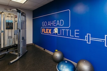 holiday inn express and suites urbandale by ihg