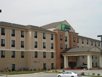 holiday inn express and suites urbandale by ihg