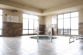 holiday inn express and suites urbandale by ihg