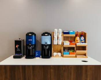 Holiday Inn Express And Suites Urbandale By Ihg,Iowa>>Des Moines,3 star