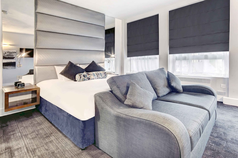 sandman signature newcastle hotel