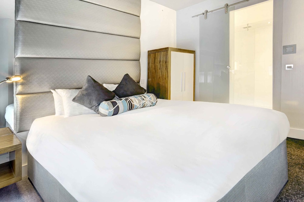 sandman signature newcastle hotel