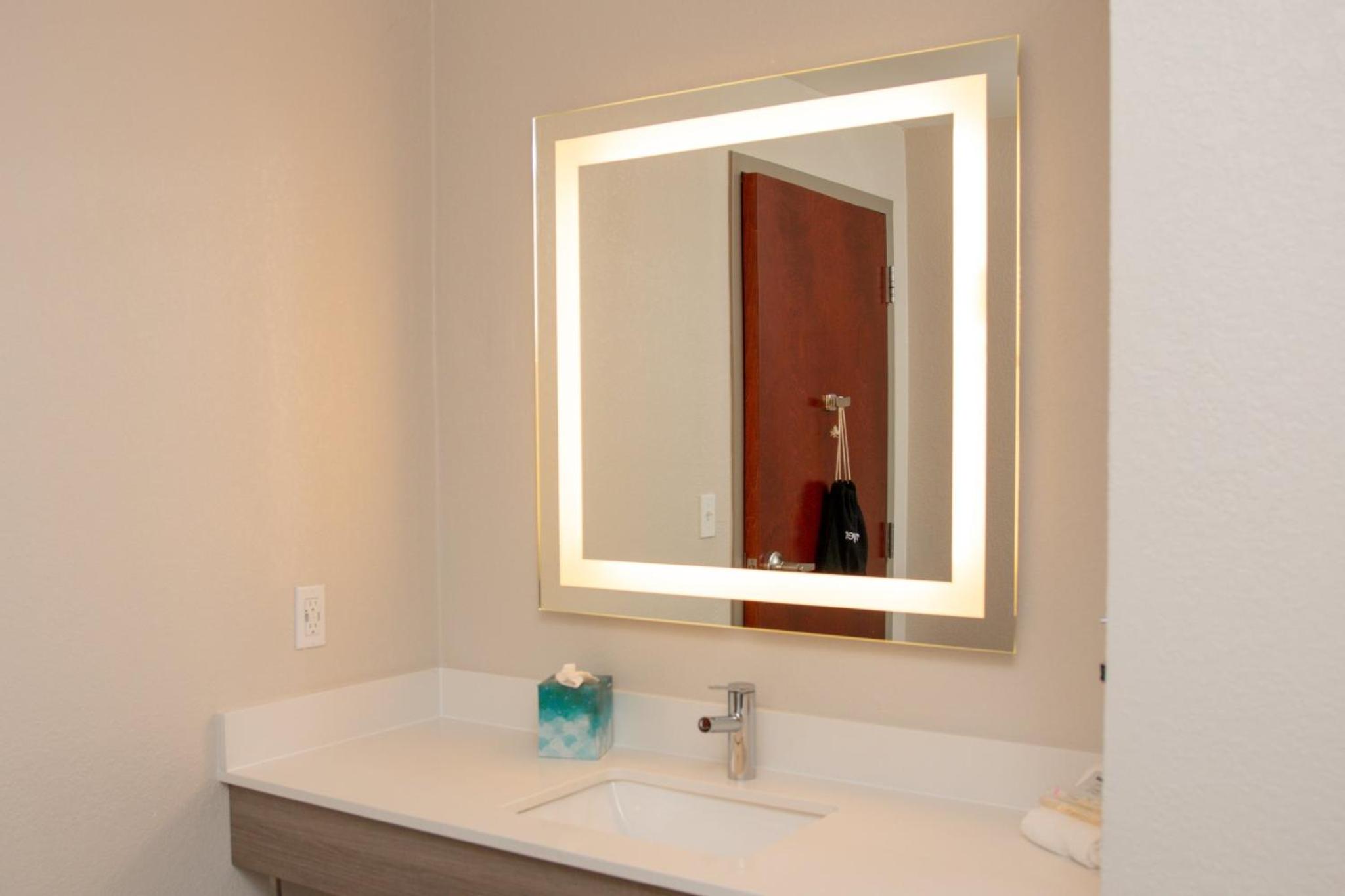 holiday inn express and suites albany airport area latham