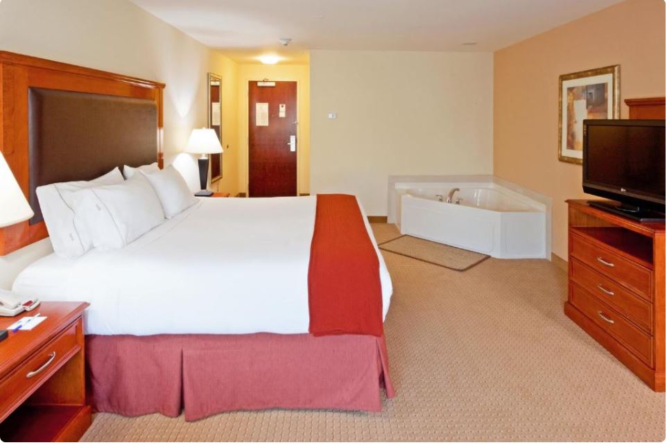 holiday inn express and suites albany airport area latham
