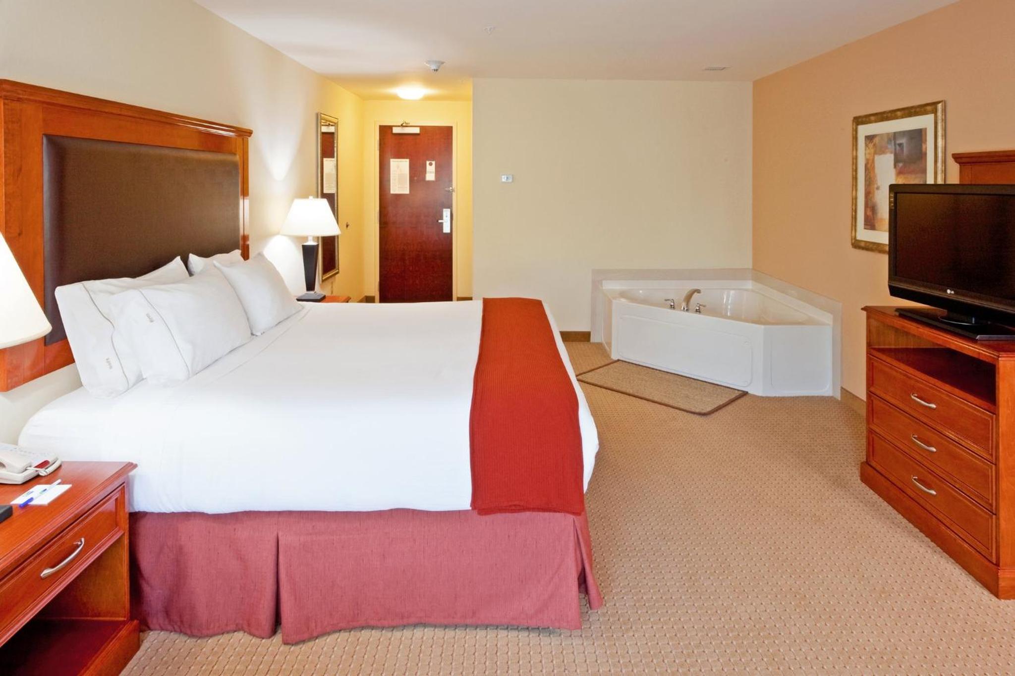 holiday inn express and suites albany airport area latham