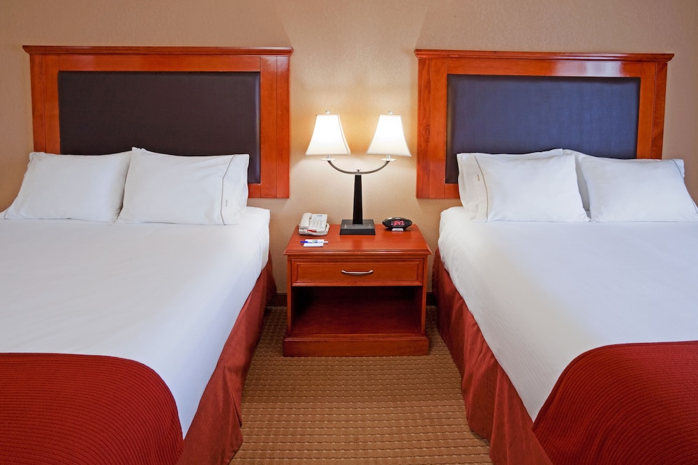 holiday inn express and suites albany airport area latham