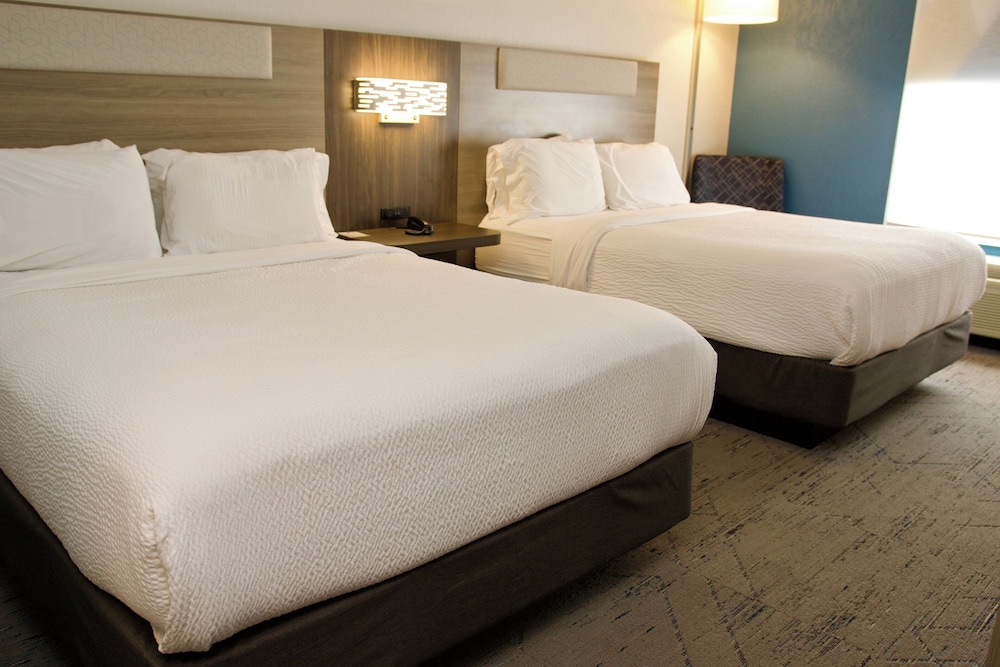 holiday inn express and suites albany airport area latham