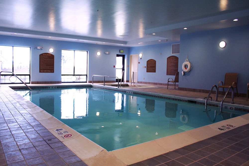 holiday inn express and suites albany airport area latham