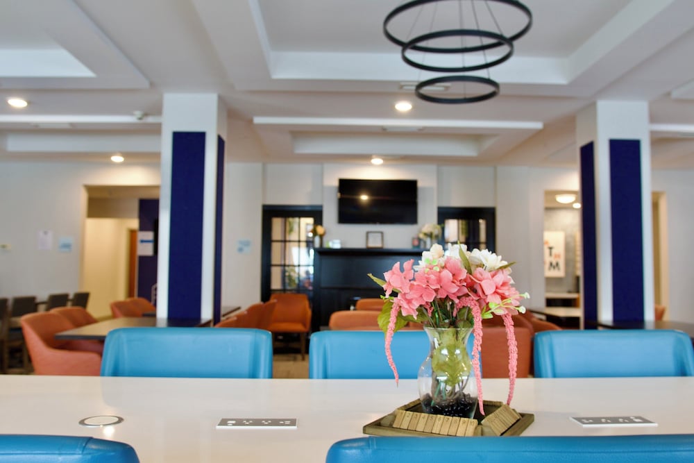 holiday inn express and suites albany airport area latham
