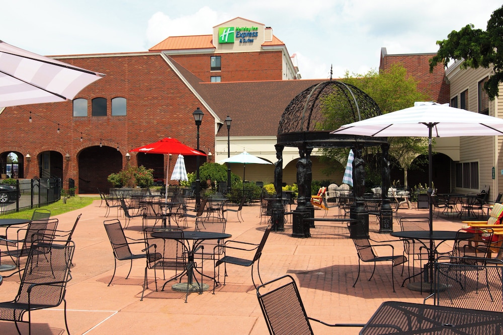 holiday inn express and suites albany airport area latham
