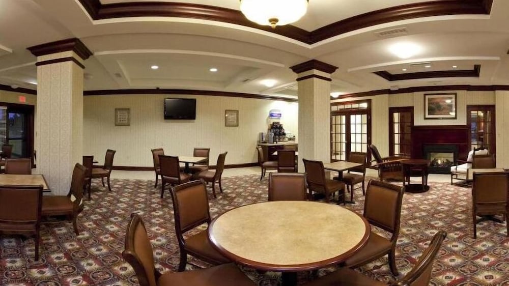 holiday inn express and suites albany airport area latham