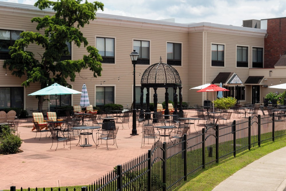 holiday inn express and suites albany airport area latham
