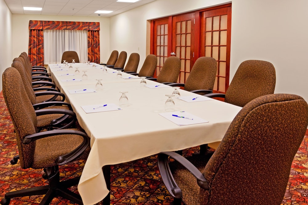 holiday inn express and suites albany airport area latham