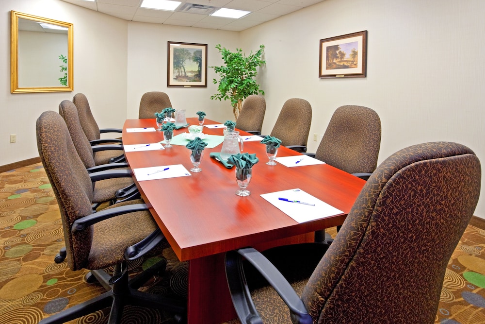 holiday inn express and suites albany airport area latham