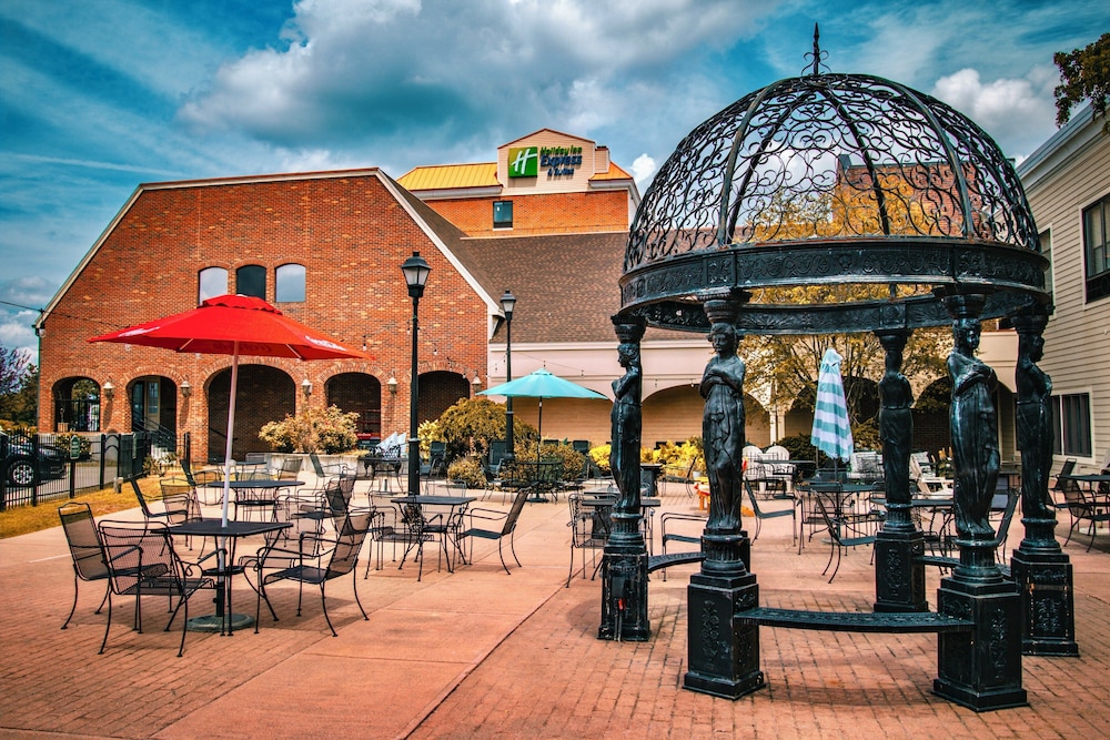 holiday inn express and suites albany airport area latham