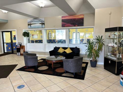 admiralty inn and suites a red collection hotel