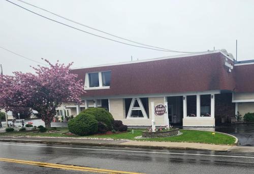 admiralty inn and suites a red collection hotel