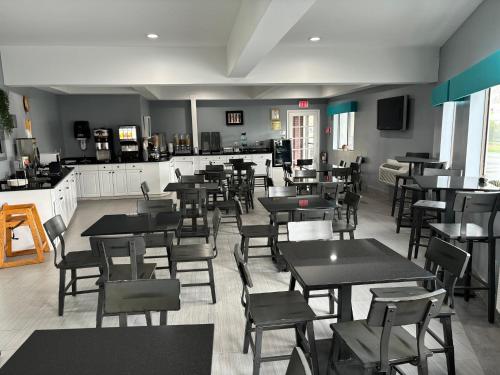 admiralty inn and suites a red collection hotel