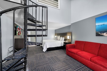 admiralty inn and suites a red collection hotel