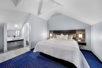 admiralty inn and suites a red collection hotel