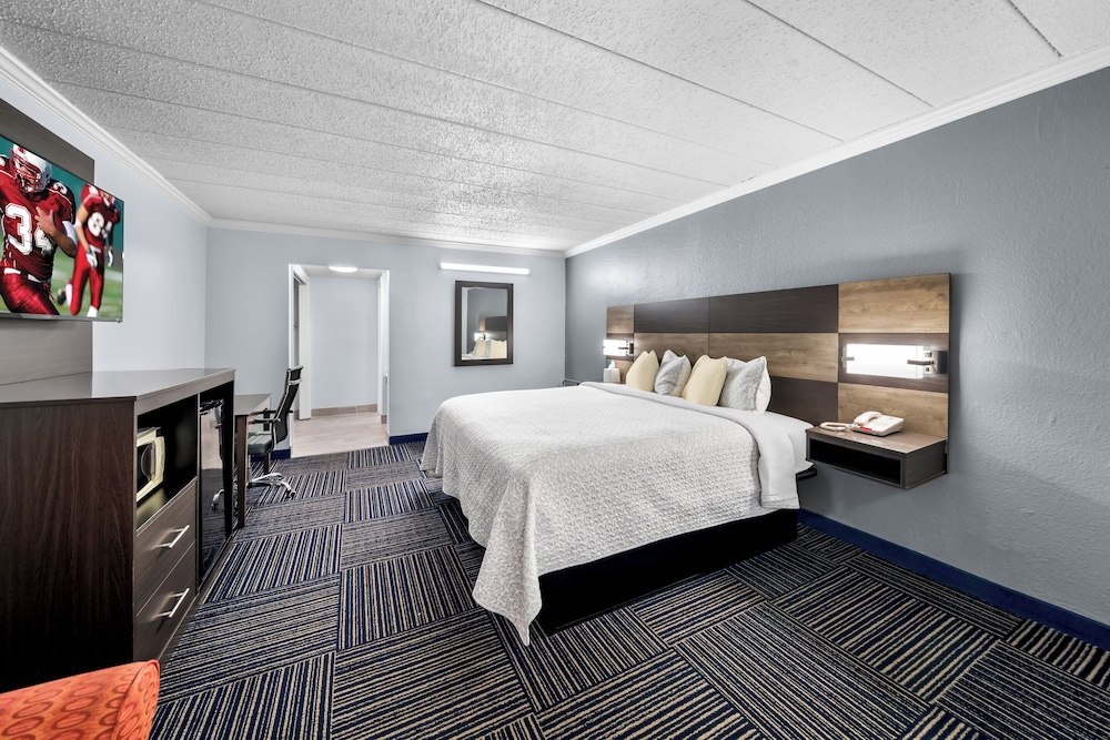 admiralty inn and suites a red collection hotel