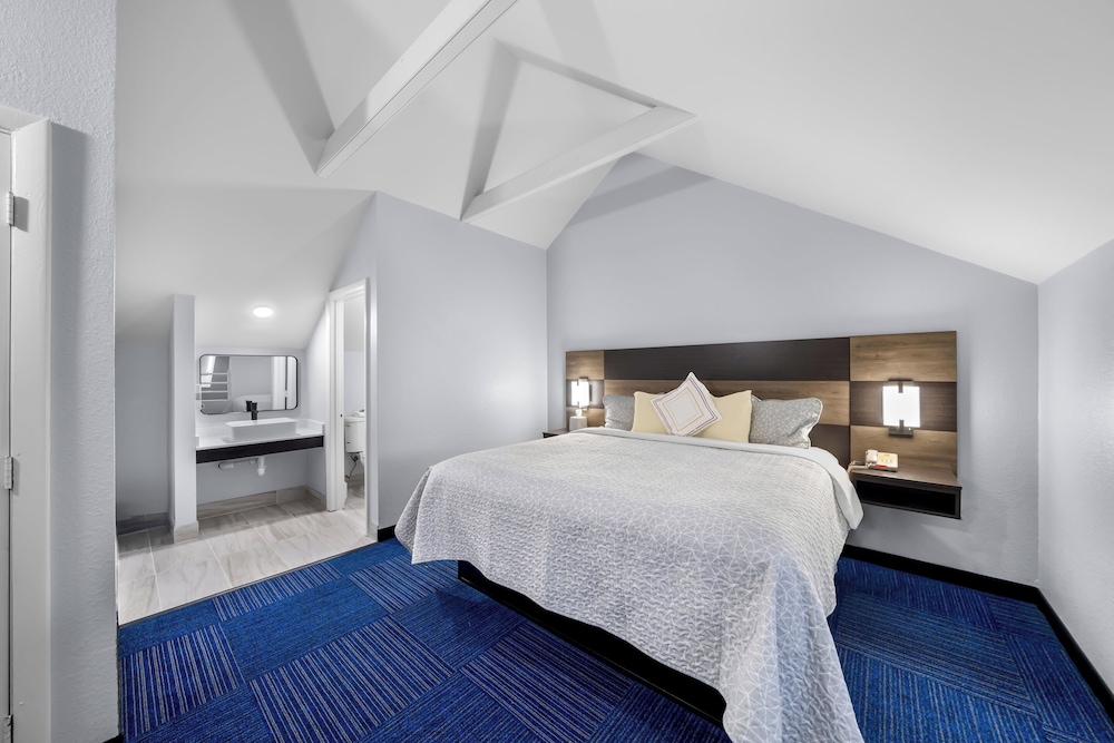 admiralty inn and suites a red collection hotel