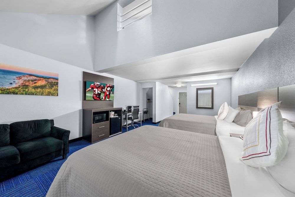 admiralty inn and suites a red collection hotel