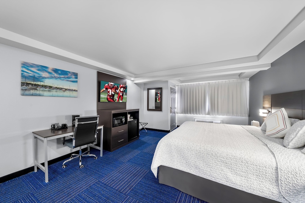 admiralty inn and suites a red collection hotel