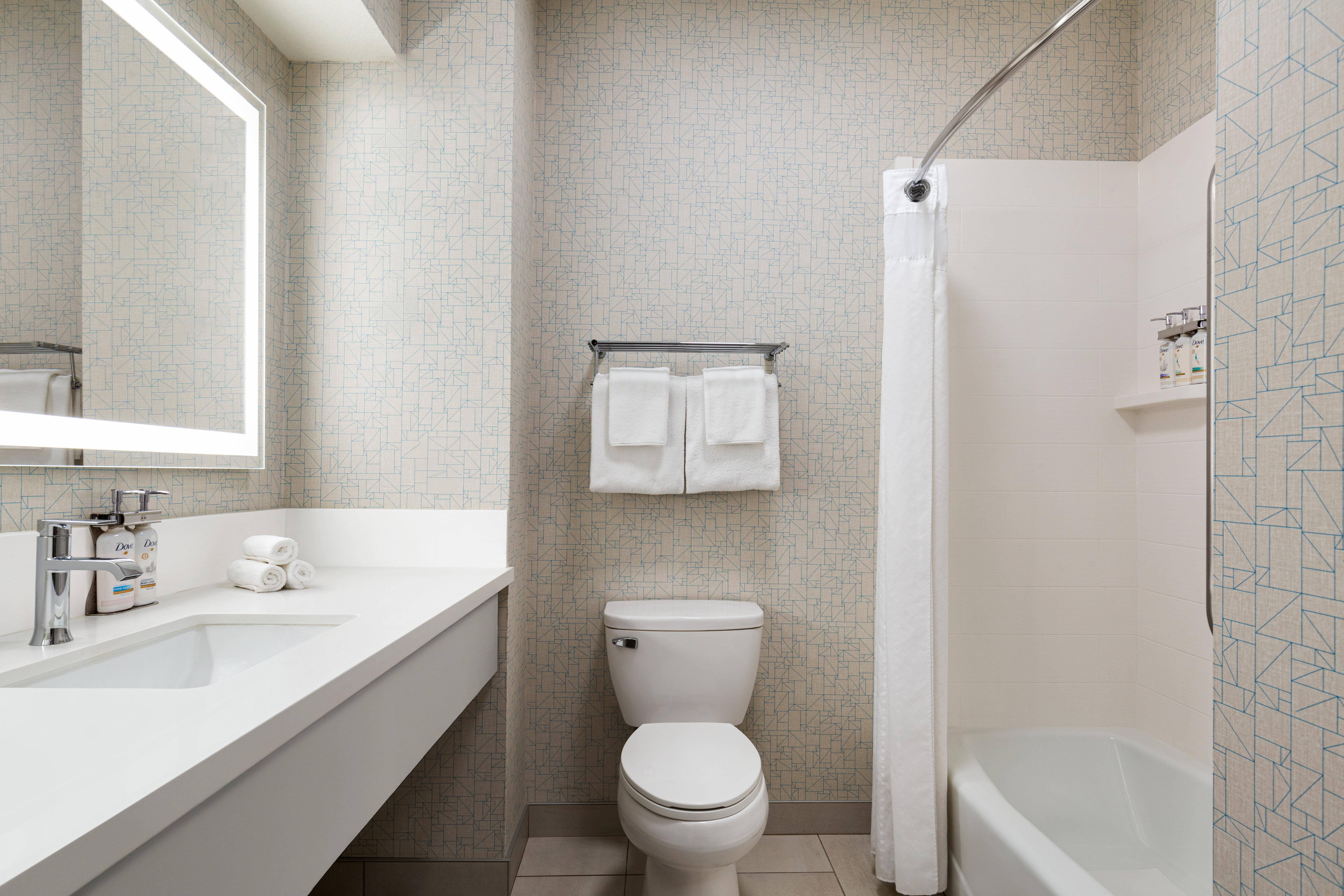 holiday inn express and suites bakersfield central by ihg