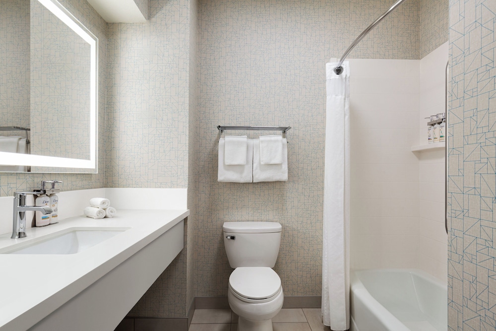 holiday inn express and suites bakersfield central by ihg