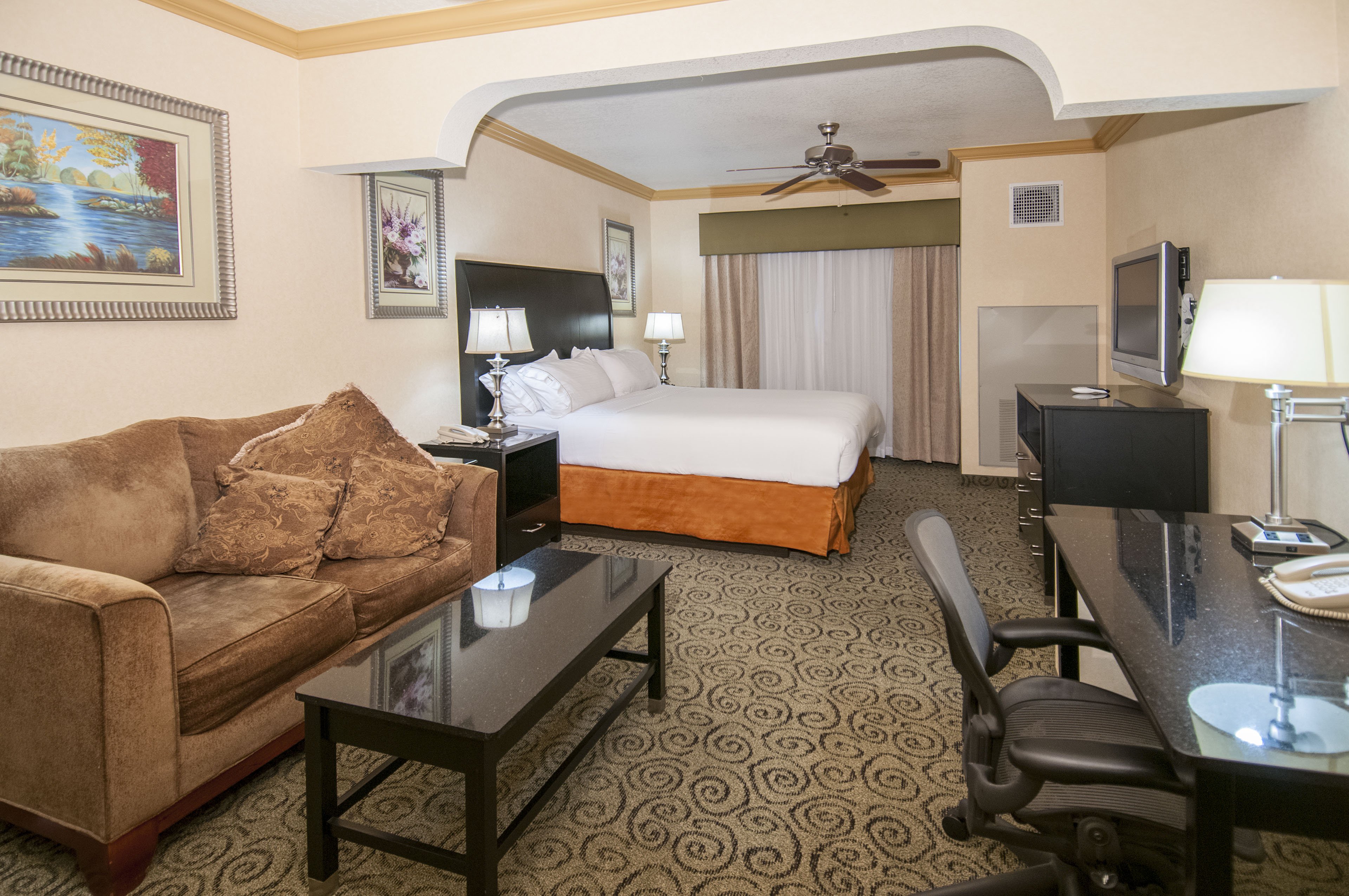 holiday inn express and suites bakersfield central by ihg