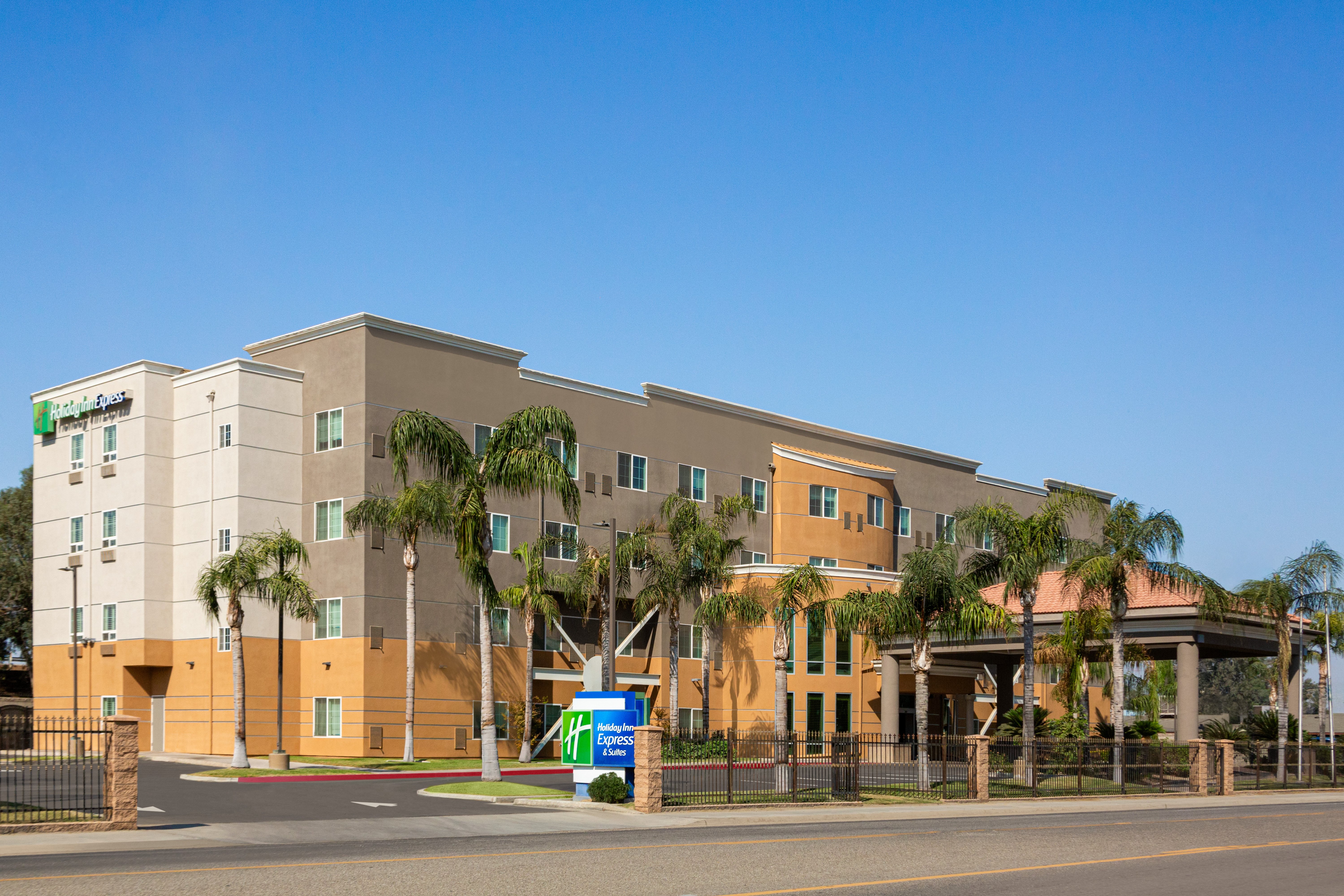 holiday inn express and suites bakersfield central by ihg
