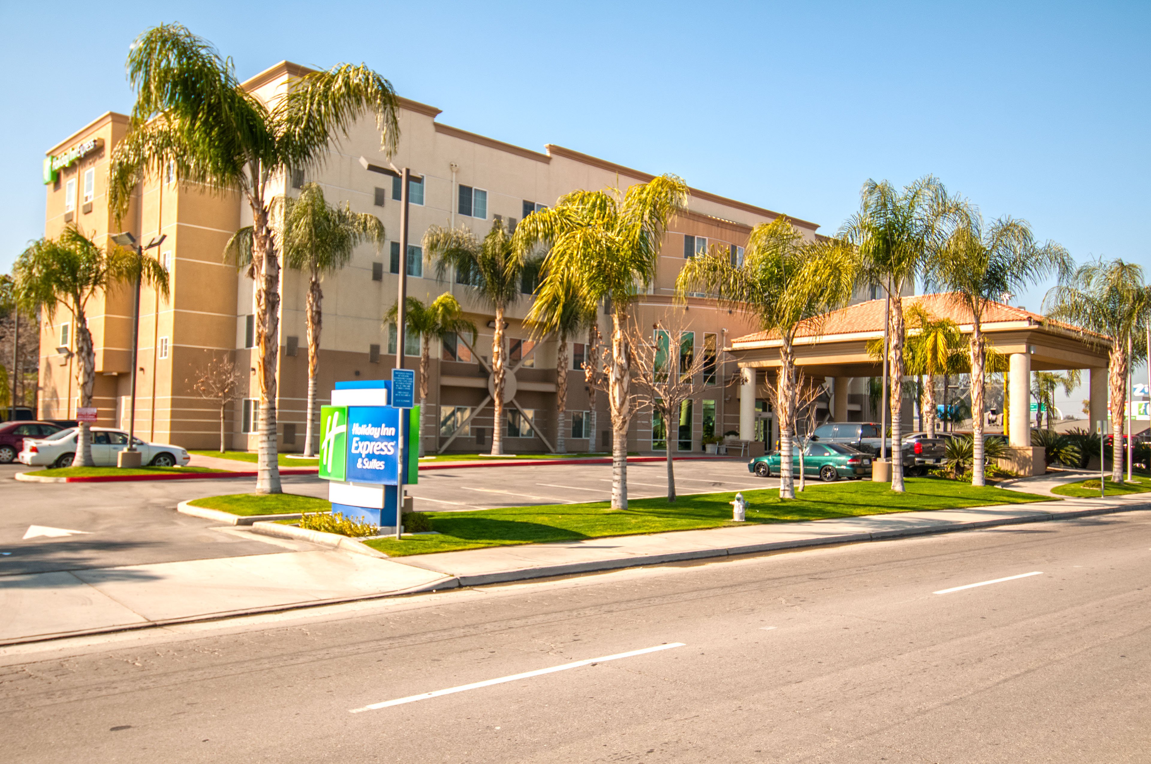 holiday inn express and suites bakersfield central by ihg