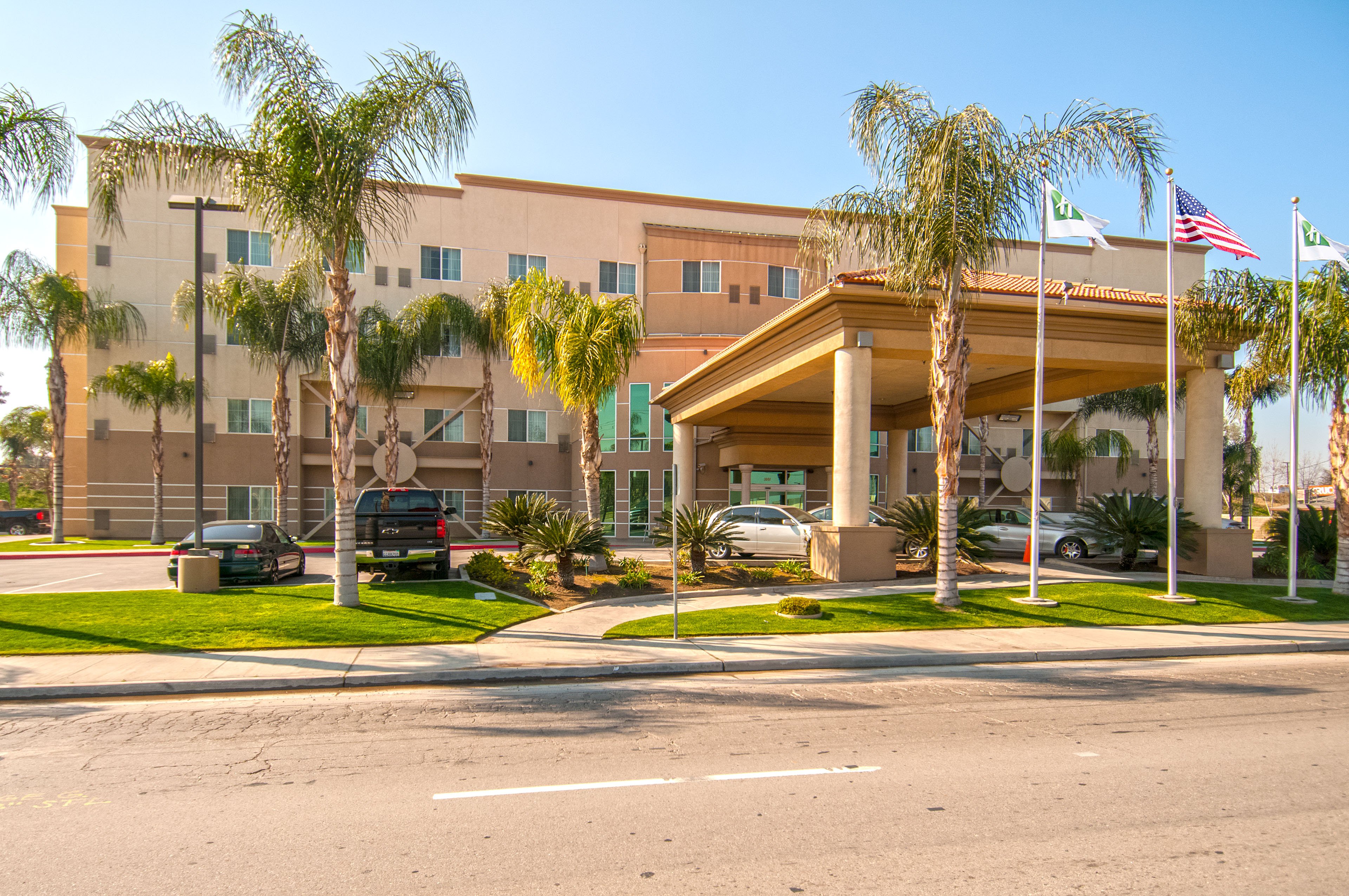 holiday inn express and suites bakersfield central by ihg
