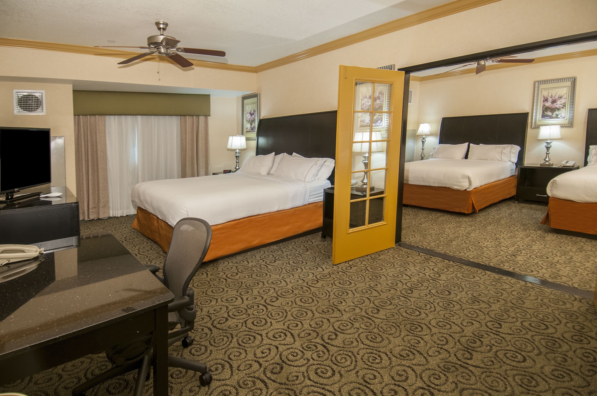 holiday inn express and suites bakersfield central by ihg