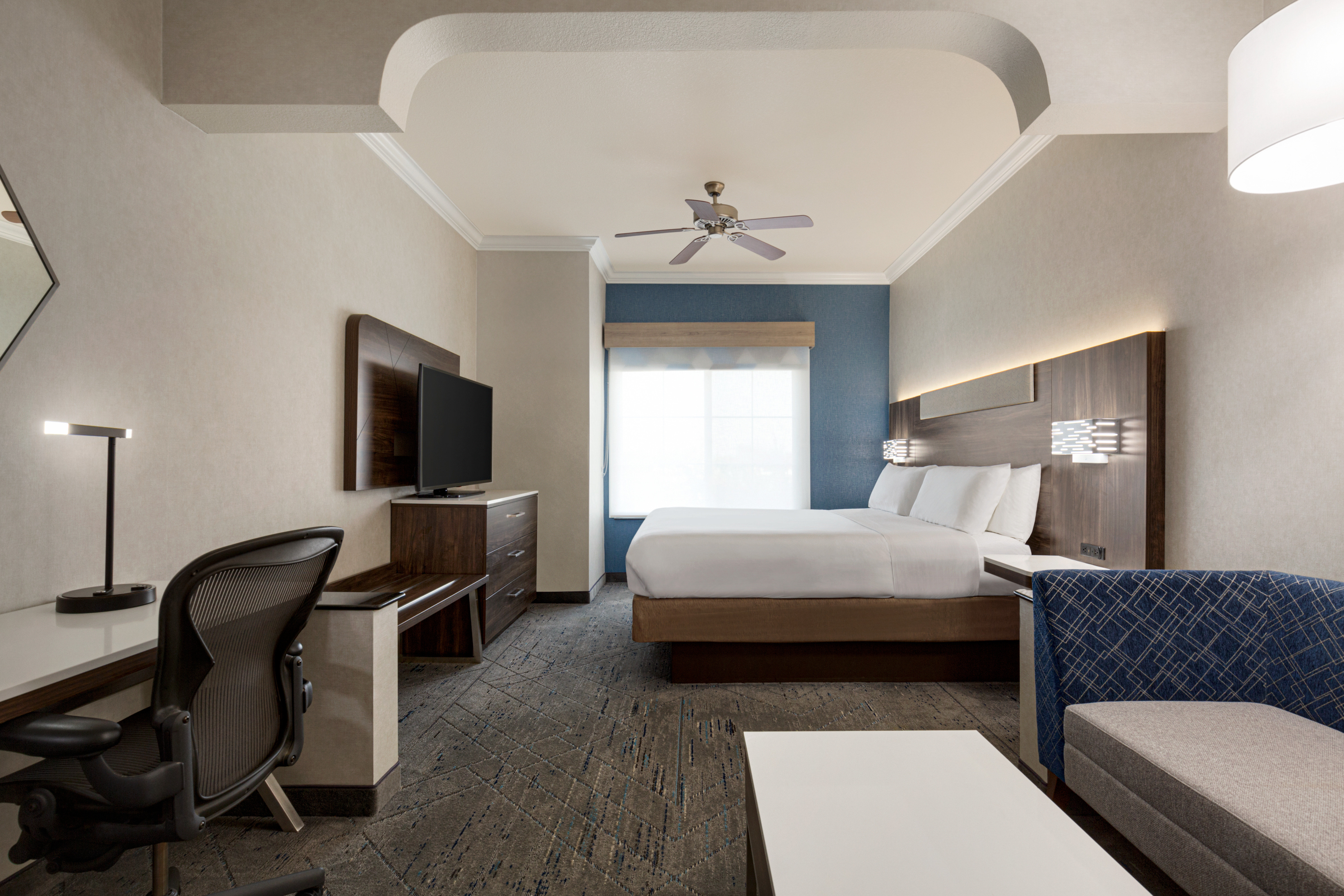 holiday inn express and suites bakersfield central by ihg