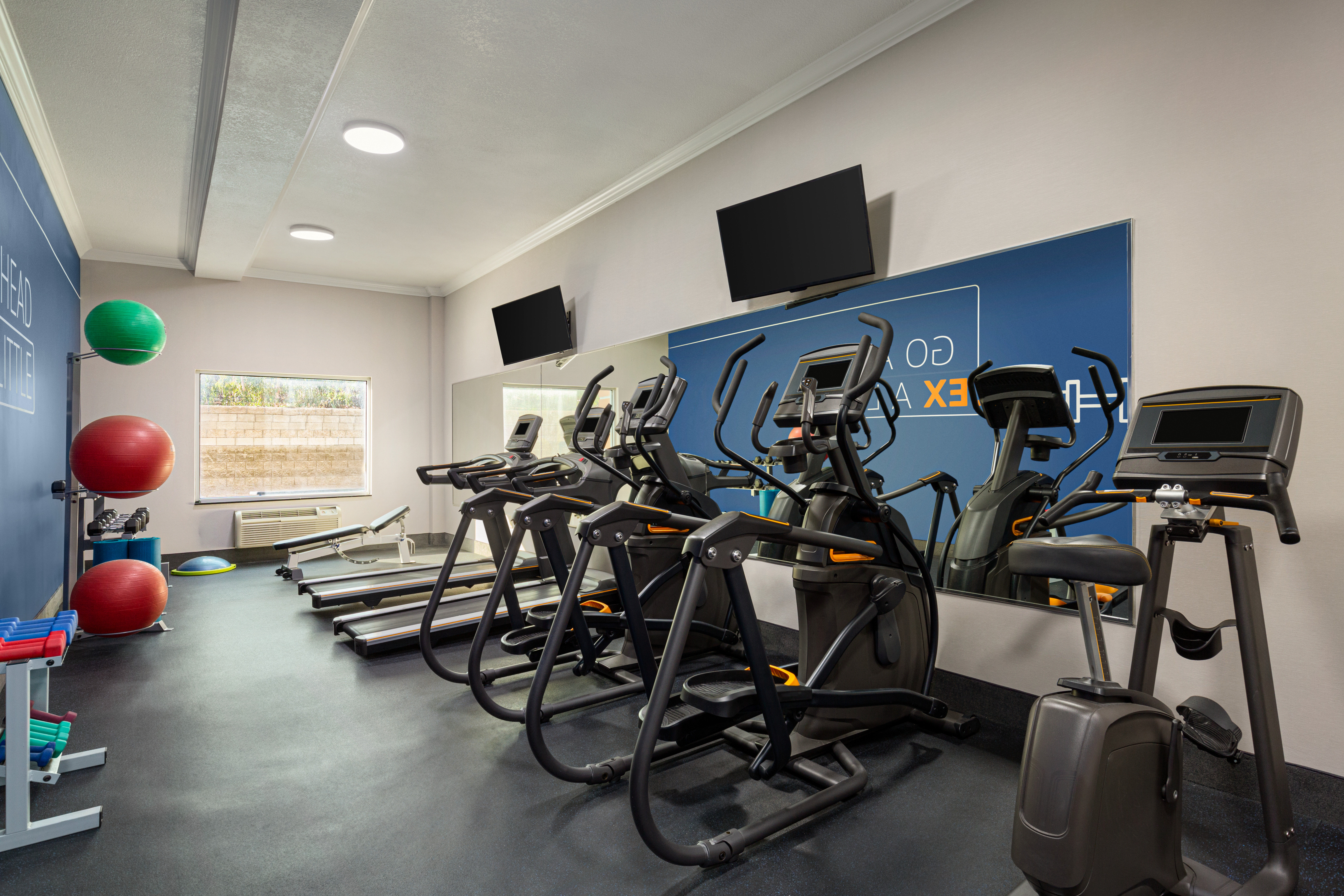 holiday inn express and suites bakersfield central by ihg