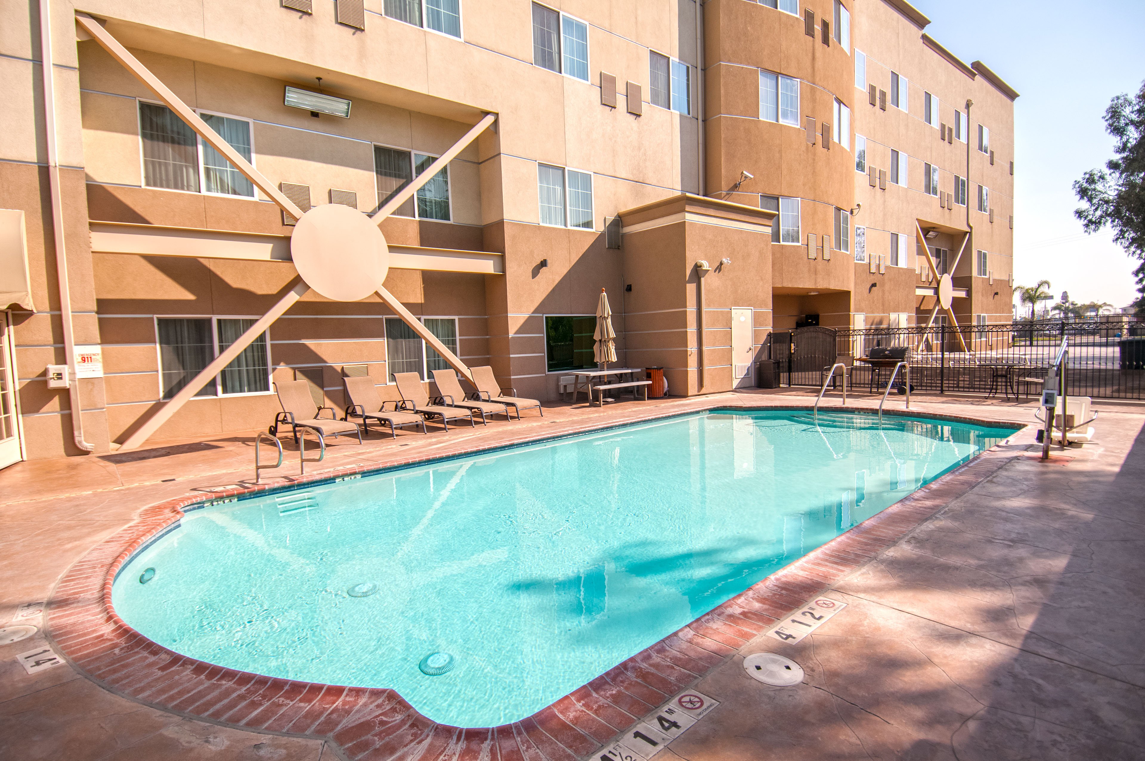holiday inn express and suites bakersfield central by ihg