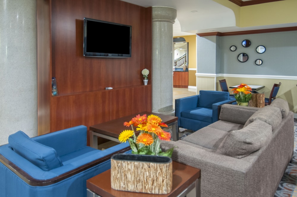 holiday inn express and suites bakersfield central by ihg