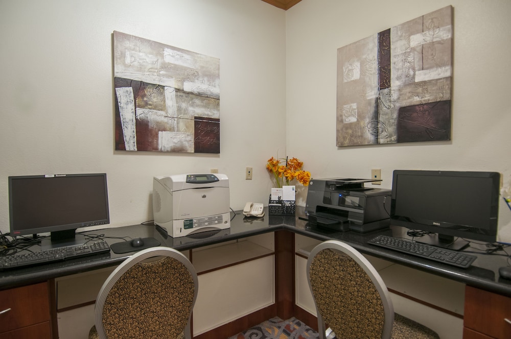 holiday inn express and suites bakersfield central by ihg