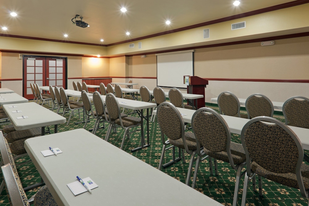 holiday inn express and suites bakersfield central by ihg
