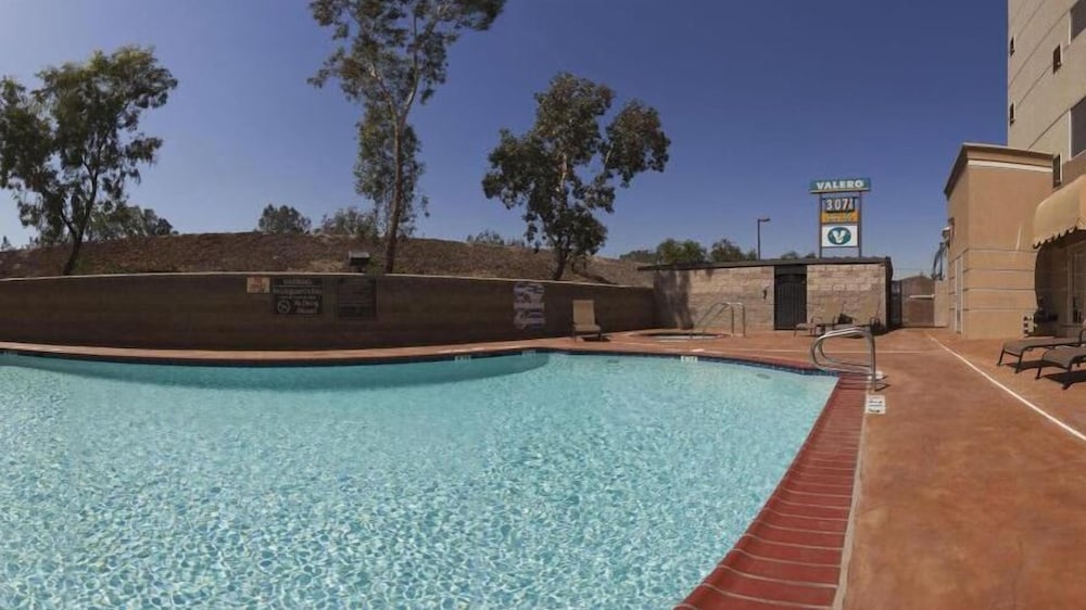 holiday inn express and suites bakersfield central by ihg