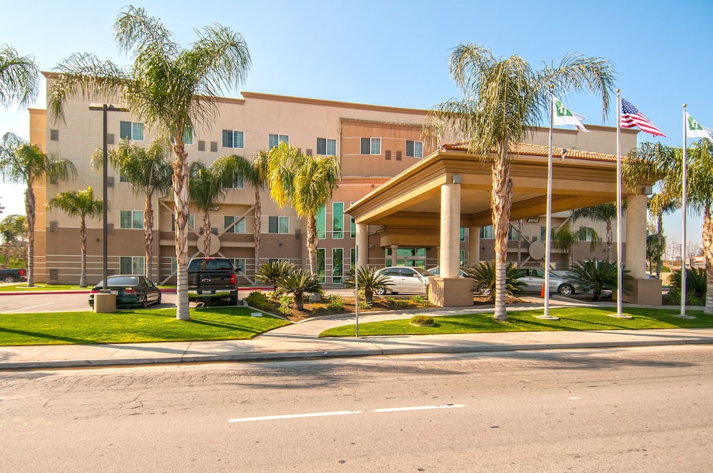 holiday inn express and suites bakersfield central by ihg