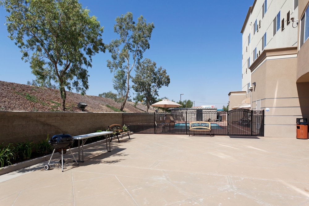 holiday inn express and suites bakersfield central by ihg