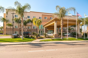 holiday inn express and suites bakersfield central by ihg