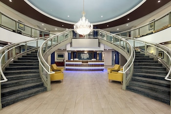holiday inn express and suites bakersfield central by ihg